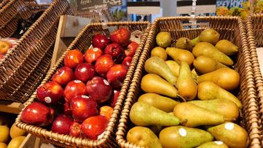 Fresh apples and pears